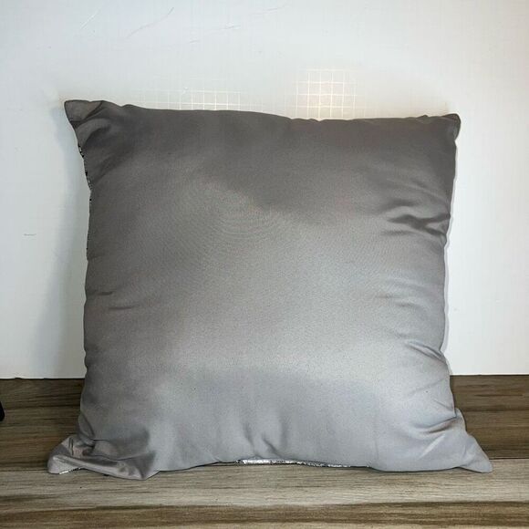 Snowy Owl Portrait Throw Pillow Set 2 Gray Silver Metallic Thread 16” X 16” - Picture 6 of 6